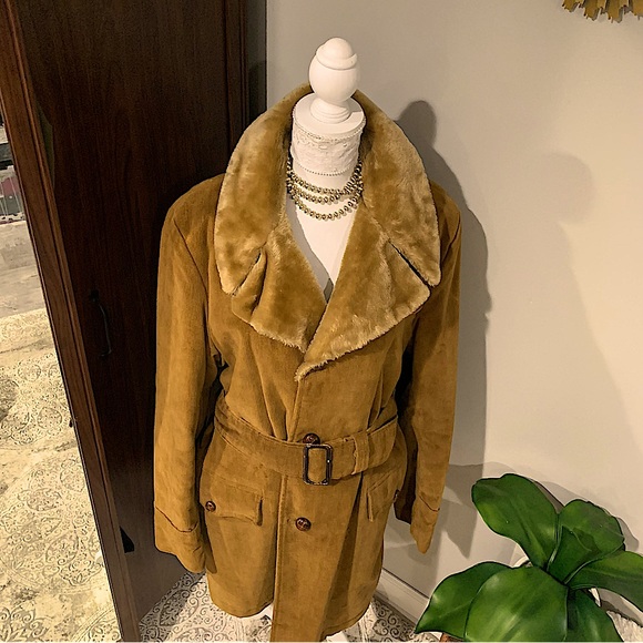 Size (L) 42.  Beautiful Camel Color Lake Forest Coat - Great Condition - Picture 2 of 10